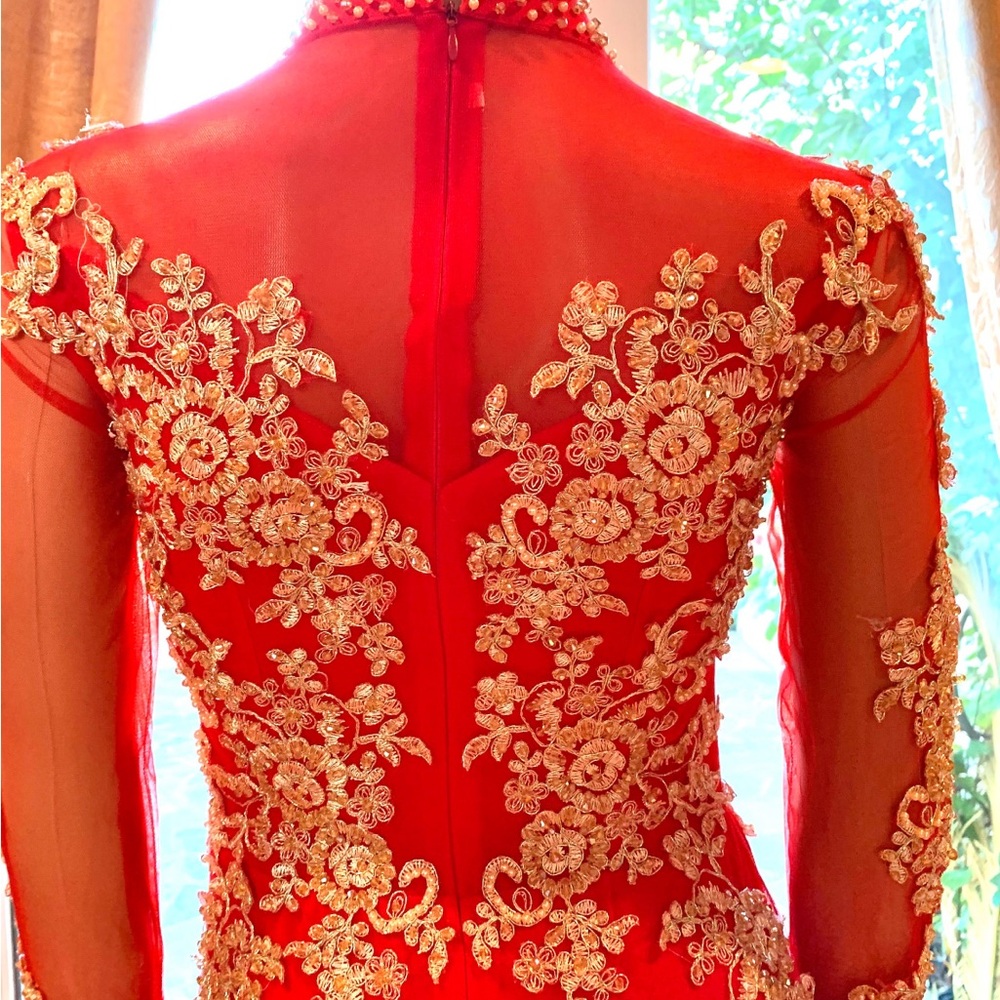 Red ao dai Vietnamese tradition wedding dress . - Picture 3 of 7